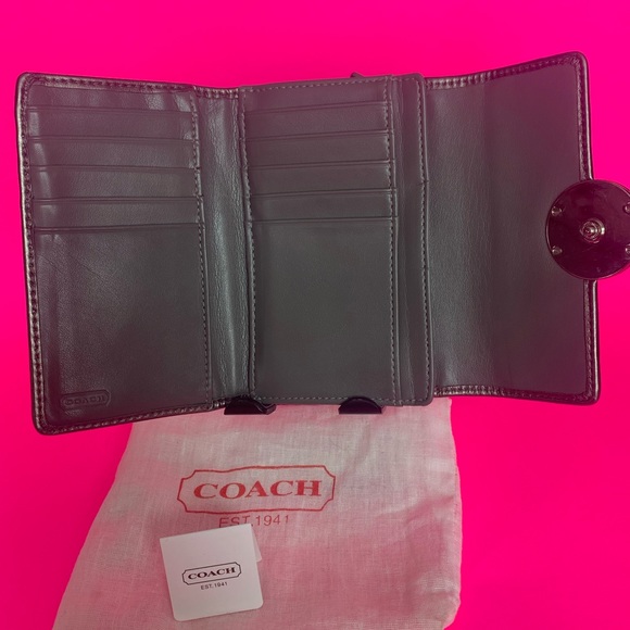 🌸Coach Wallet - Picture 2 of 3